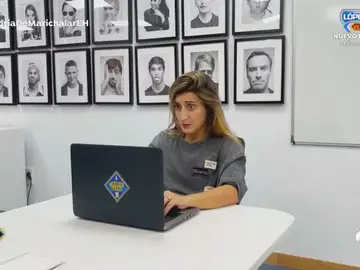 Dejar de ser vulgar, aprender protocolo, o cambiar tu voz: así ha sido el 'Diario de putácora' de Susi Caramelo Dejar de ser vulgar, aprender protocolo, o cambiar tu voz: así ha sido el 'Diario de putácora' de Susi Caramelo