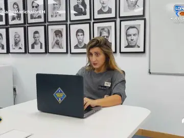 Dejar de ser vulgar, aprender protocolo, o cambiar tu voz: así ha sido el 'Diario de putácora' de Susi Caramelo Dejar de ser vulgar, aprender protocolo, o cambiar tu voz: así ha sido el 'Diario de putácora' de Susi Caramelo