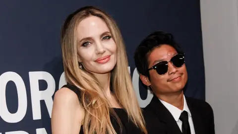 Angelina Jolie con su hijo Pax en el Festival de Cine de Toronto Angelina Jolie con su hijo Pax en el Festival de Cine de Toronto