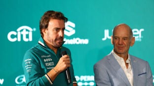 Fernando Alonso, junto a Adrian Newey