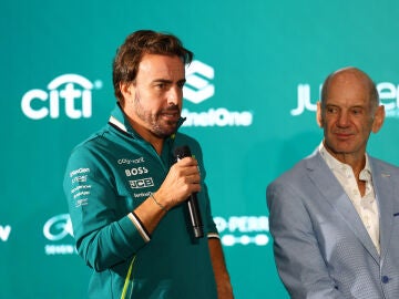 Fernando Alonso, junto a Adrian Newey