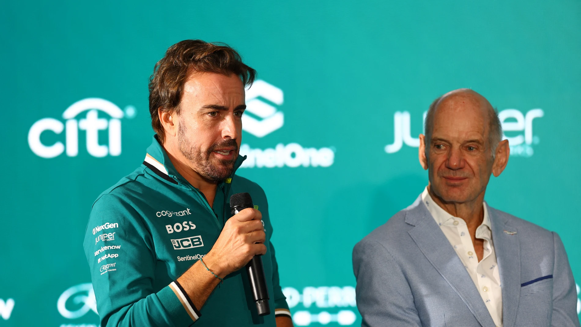 Fernando Alonso, junto a Adrian Newey Fernando Alonso, junto a Adrian Newey