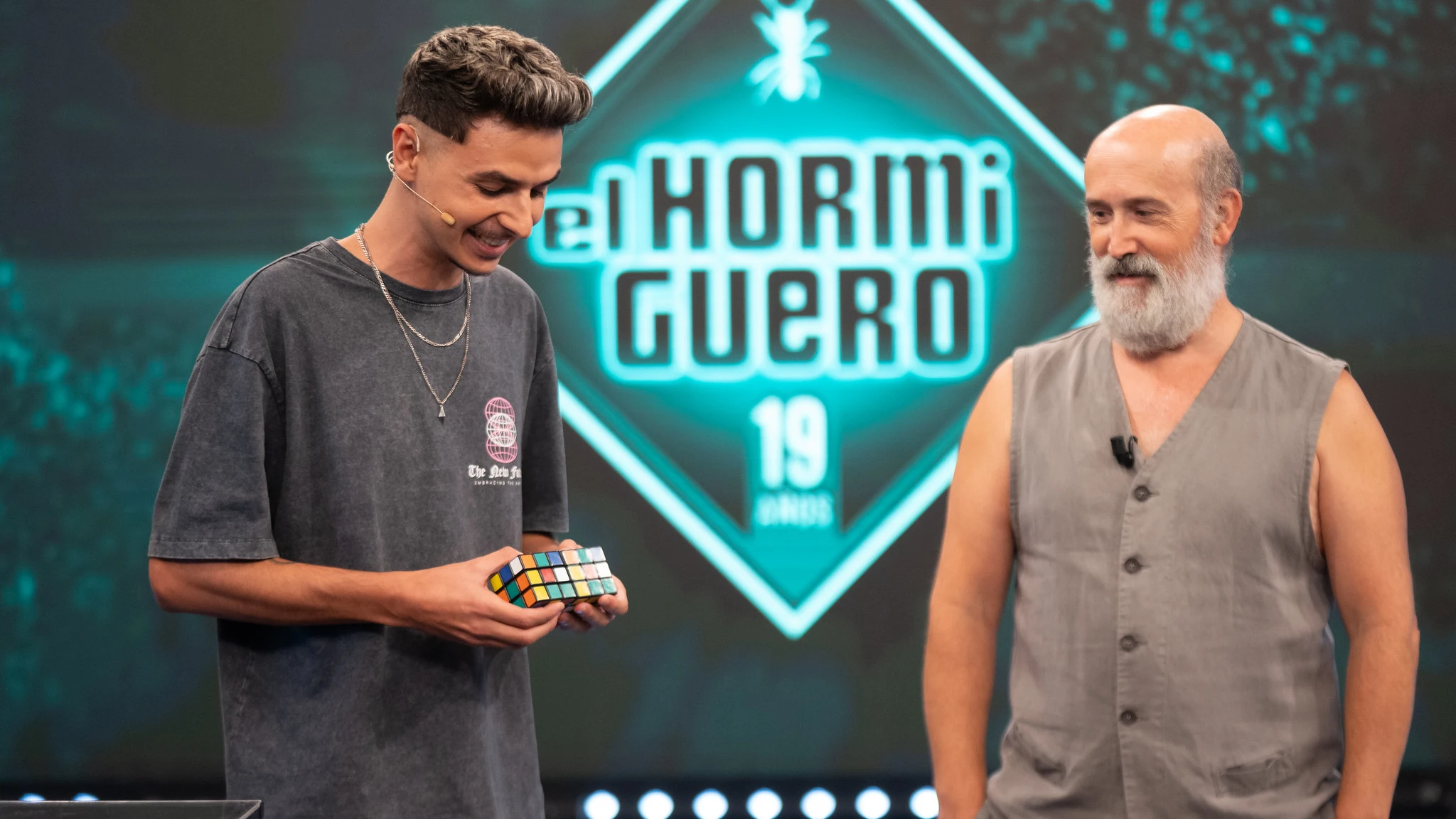 Marron y Adrilox demuestran que la magia y la ciencia pueden ir de la mano en El Hormiguero Marron y Adrilox demuestran que la magia y la ciencia pueden ir de la mano en El Hormiguero