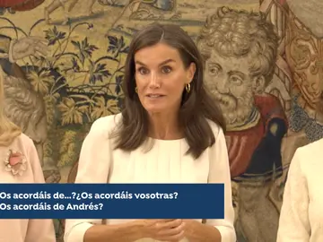 La reina Letizia llega tarde a un acto La reina Letizia llega tarde a un acto