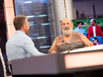 Javier Cámara cuenta cómo es trabajar con Almodóvar: "Es maravilloso, te dice cosas fascinantes" Javier Cámara cuenta cómo es trabajar con Almodóvar: "Es maravilloso, te dice cosas fascinantes"