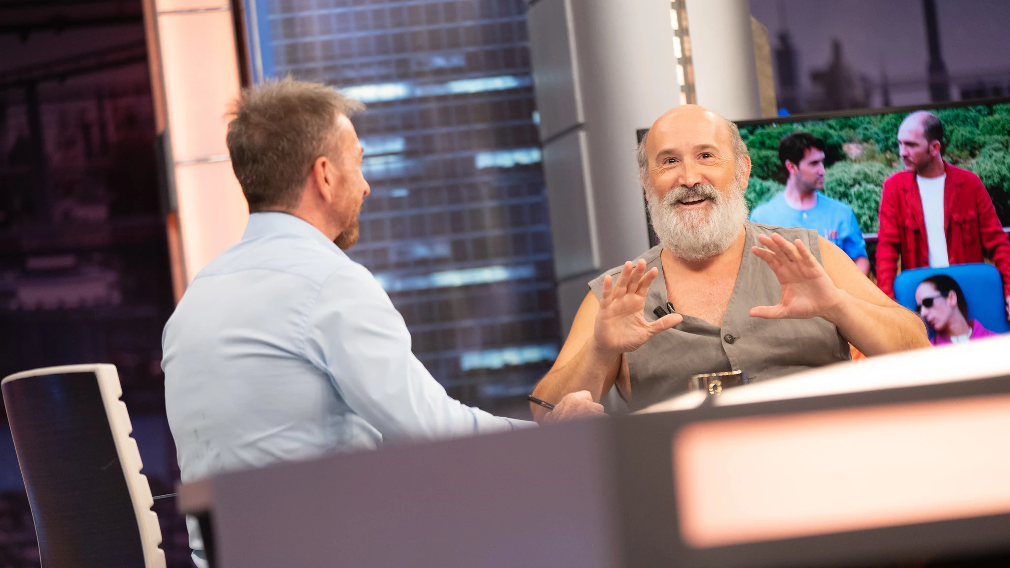 Javier Cámara cuenta cómo es trabajar con Almodóvar: "Es maravilloso, te dice cosas fascinantes" Javier Cámara cuenta cómo es trabajar con Almodóvar: "Es maravilloso, te dice cosas fascinantes"