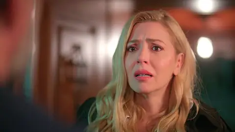 Akif descubre que Nebahat lo ha estado engañando y se venga de ella... ¡dejándola en la ruina! Akif descubre que Nebahat lo ha estado engañando y se venga de ella... ¡dejándola en la ruina!