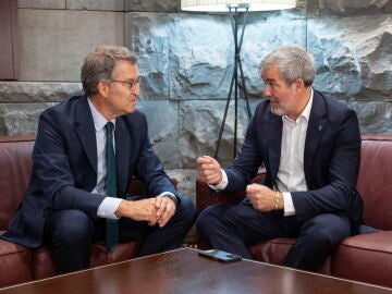 El presidente del Partido Popular, Alberto Núñez Feijóo , junto al presidente de Canarias, Fernando Clavijo