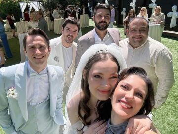 &iexcl;El evento del a&ntilde;o! As&iacute; vivieron los actores de Secretos de familia el rodaje de la boda de Tugce y Efe