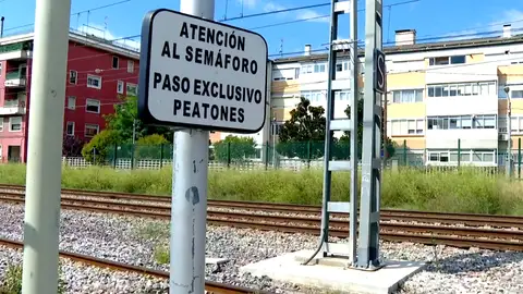 Atropello mortal en Barcelona: una adolescente fallece arrollada por un tren en un paso a nivel Atropello mortal en Barcelona: una adolescente fallece arrollada por un tren en un paso a nivel