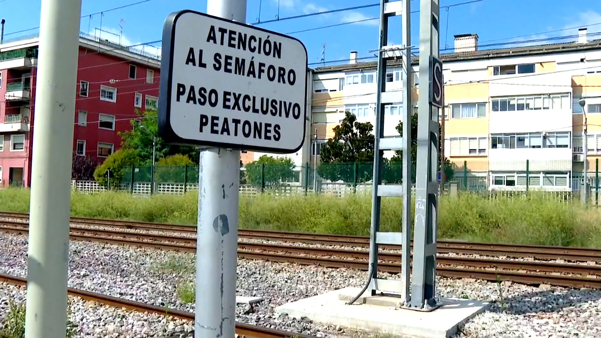 Atropello mortal en Barcelona: una adolescente fallece arrollada por un tren en un paso a nivel Atropello mortal en Barcelona: una adolescente fallece arrollada por un tren en un paso a nivel