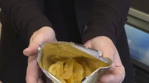 Bolsa de patatas medio vacía Bolsa de patatas medio vacía