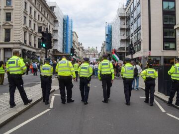 Imagen de archivo de los agentes ante una protesta en Reino Unido