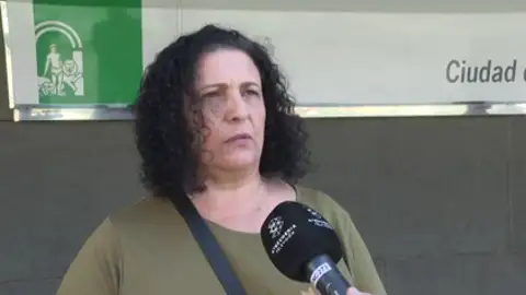 Despiden a una conductora de autobuses de Almería tras realizar una parada para asearse cuando estaba con la menstruación Despiden a una conductora de autobuses de Almería tras realizar una parada para asearse cuando estaba con la menstruación