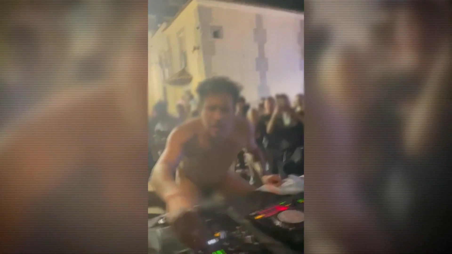 Un DJ, abucheado en Sonseca tras desnudarse completamente en pleno espectáculo Un DJ, abucheado en Sonseca tras desnudarse completamente en pleno espectáculo