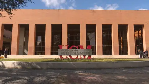 Edificio de la UCM Edificio de la UCM