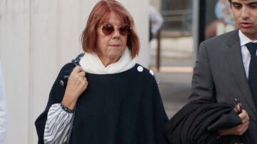 Gisèle Pelicot llegando al juicio contra su exmarido Dominique Pelicot