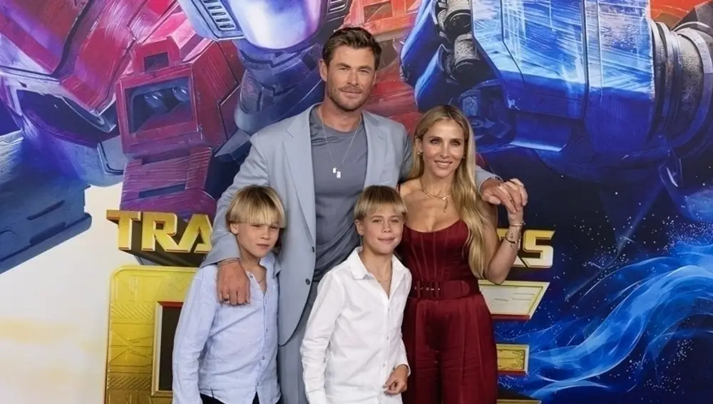 Chris Hemsworth y Elsa Pataky con sus hijos Chris Hemsworth y Elsa Pataky con sus hijos