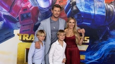 Chris Hemsworth y Elsa Pataky con sus hijos