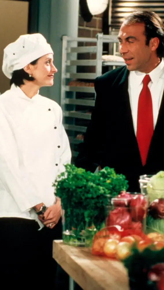 Taylor Negron como Allesandro en Friends Taylor Negron como Allesandro en Friends