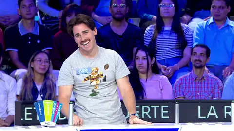 El gajo que persigue a nuestros concursantes: a María le toca por segunda vez el ‘Se lo doy’ y pierde un ‘Empiezo yo’ El gajo que persigue a nuestros concursantes: a María le toca por segunda vez el ‘Se lo doy’ y pierde un ‘Empiezo yo’