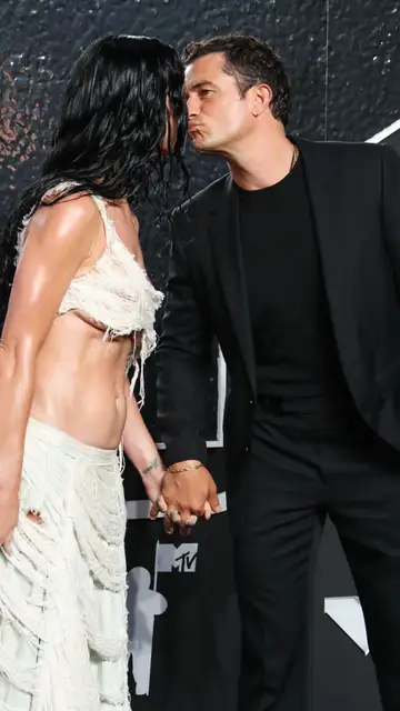 El beso de Katy Perry y Orlando Bloom, en los MTV Video Music Awards El beso de Katy Perry y Orlando Bloom, en los MTV Video Music Awards