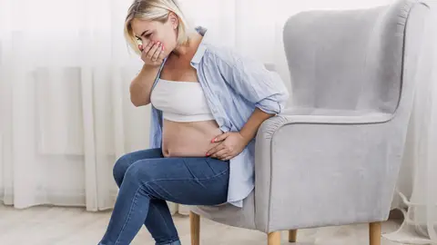 Mujer embarazada durante el primer trimestre Mujer embarazada durante el primer trimestre