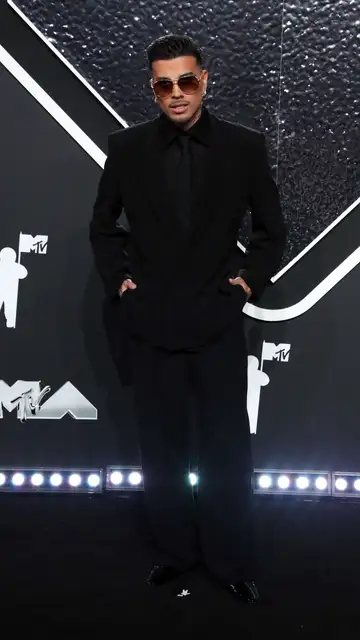 Rauw Alejandro, con look total black Rauw Alejandro, con look total black