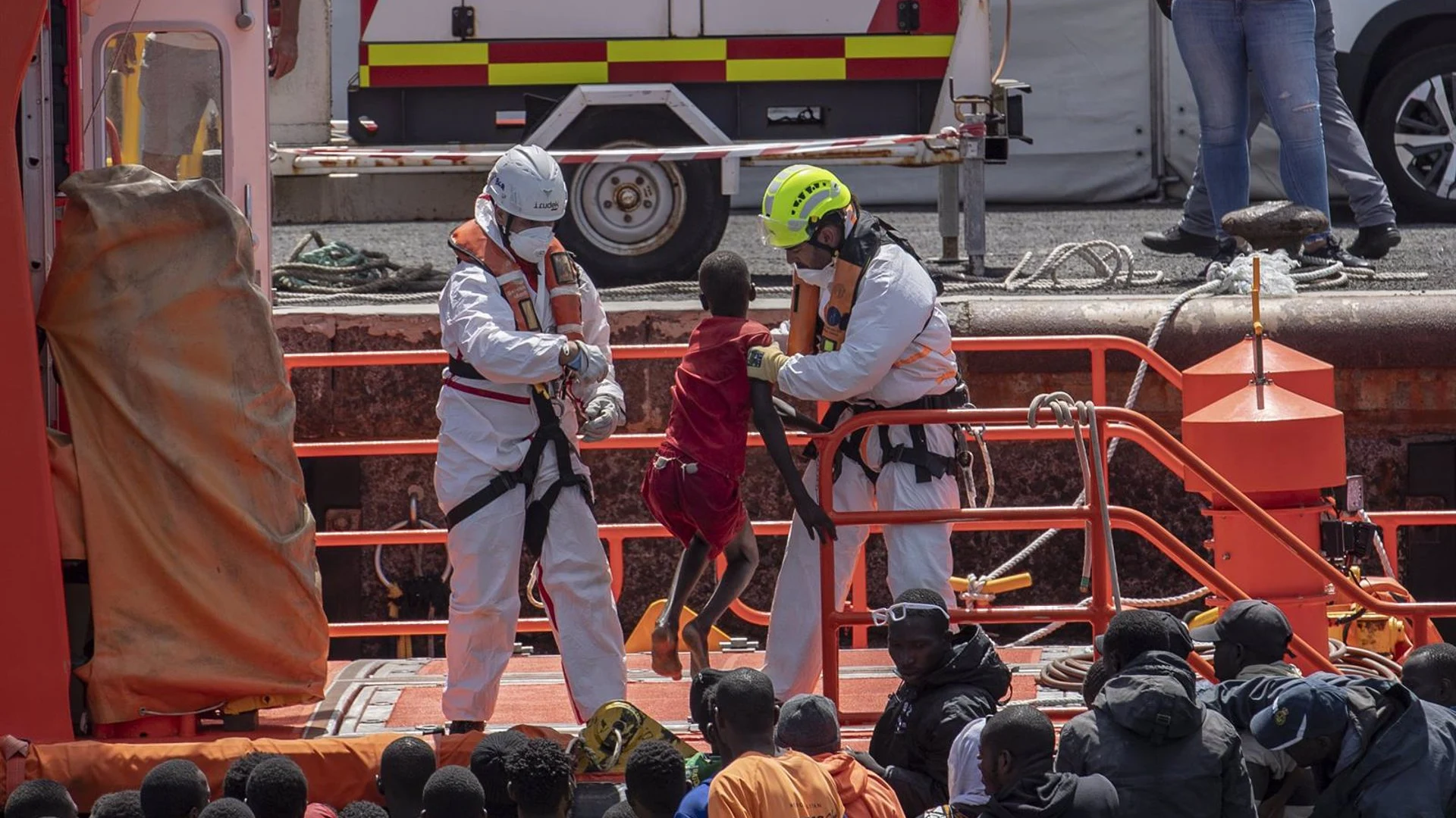 Canarias aprueba un protocolo para acabar con el "desorden" en la acogida de menores migrantes