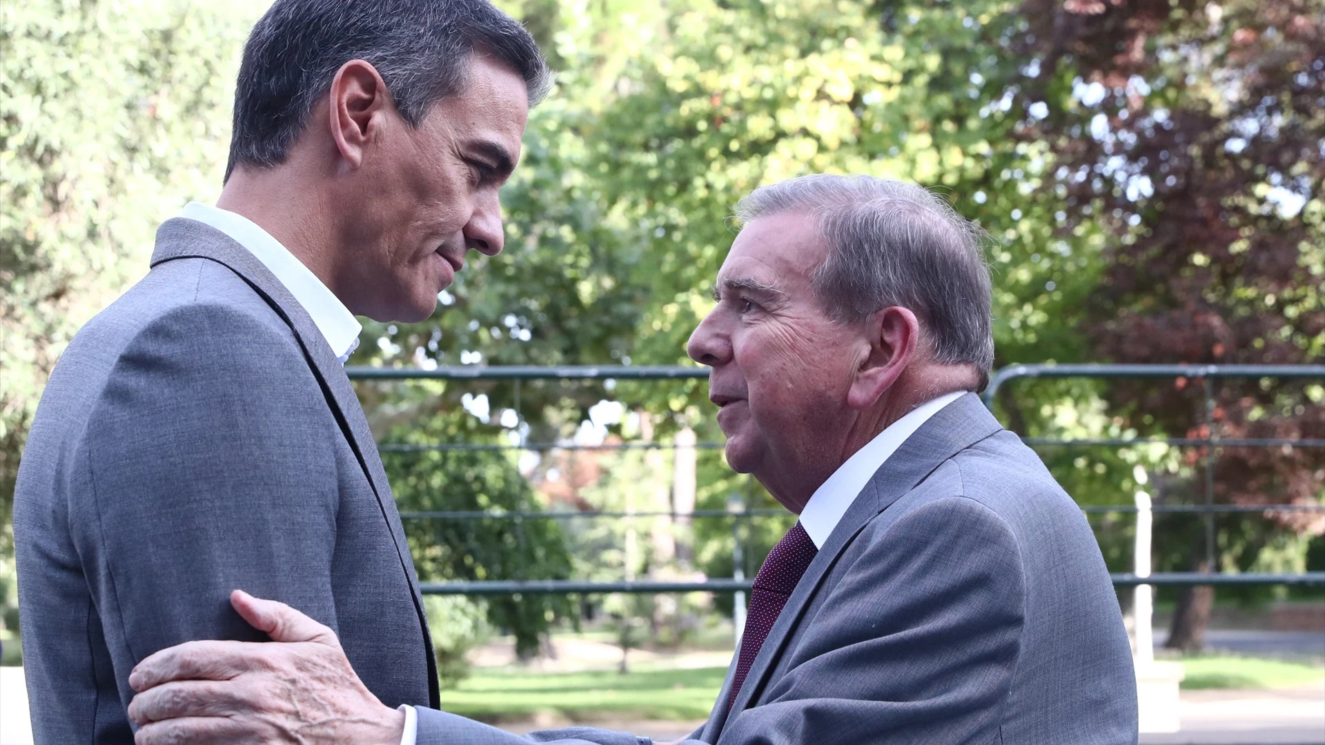 Pedro Sánchez recibe a Edmundo González en Moncloa Pedro Sánchez recibe a Edmundo González en Moncloa