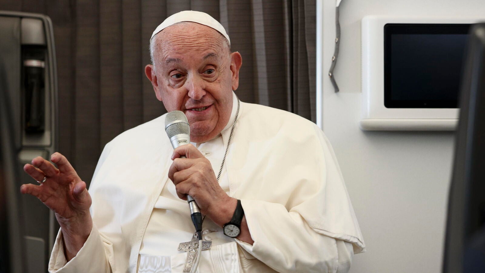 El Papa mejora de la bronquitis aunque sigue con el tratamiento en el hospital