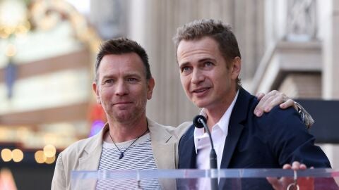 Hayden Christensen acompañando a Ewan McGregor en su ceremonia en el Paseo de la Fama