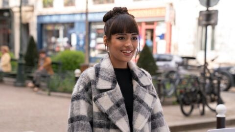 Thalia Besson como Genevieve en Emily en París
