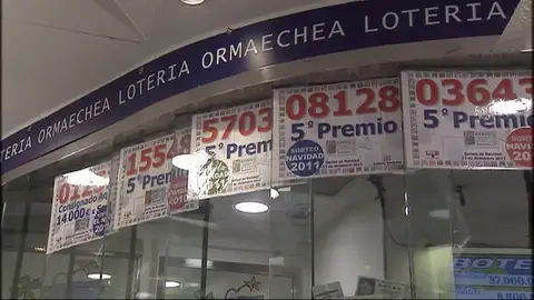 Se funde el premio de la lotería de su mujer tras 40 años de casados: "Me ha cambiado por dinero" Se funde el premio de la lotería de su mujer tras 40 años de casados: "Me ha cambiado por dinero"