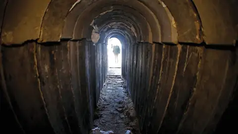 El ejército de Israel muestra la entrada al túnel donde fueron ejecutados seis de los rehenes secuestrados por Hamás El ejército de Israel muestra la entrada al túnel donde fueron ejecutados seis de los rehenes secuestrados por Hamás