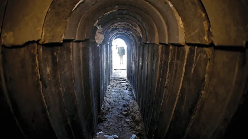 El ej&eacute;rcito de Israel muestra la entrada al t&uacute;nel donde fueron ejecutados seis de los rehenes secuestrados por Ham&aacute;s