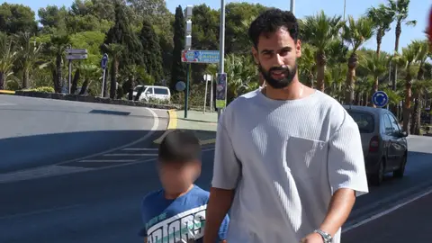 Asraf Beno y el hijo de Isa Pantoja Asraf Beno y el hijo de Isa Pantoja