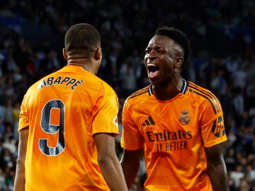 Mbappé y Vinícius celebran un gol ante la Real Sociedad