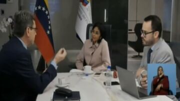 Delcy Rodríguez y el director de la unidad de negocio de Repsol en Venezuela