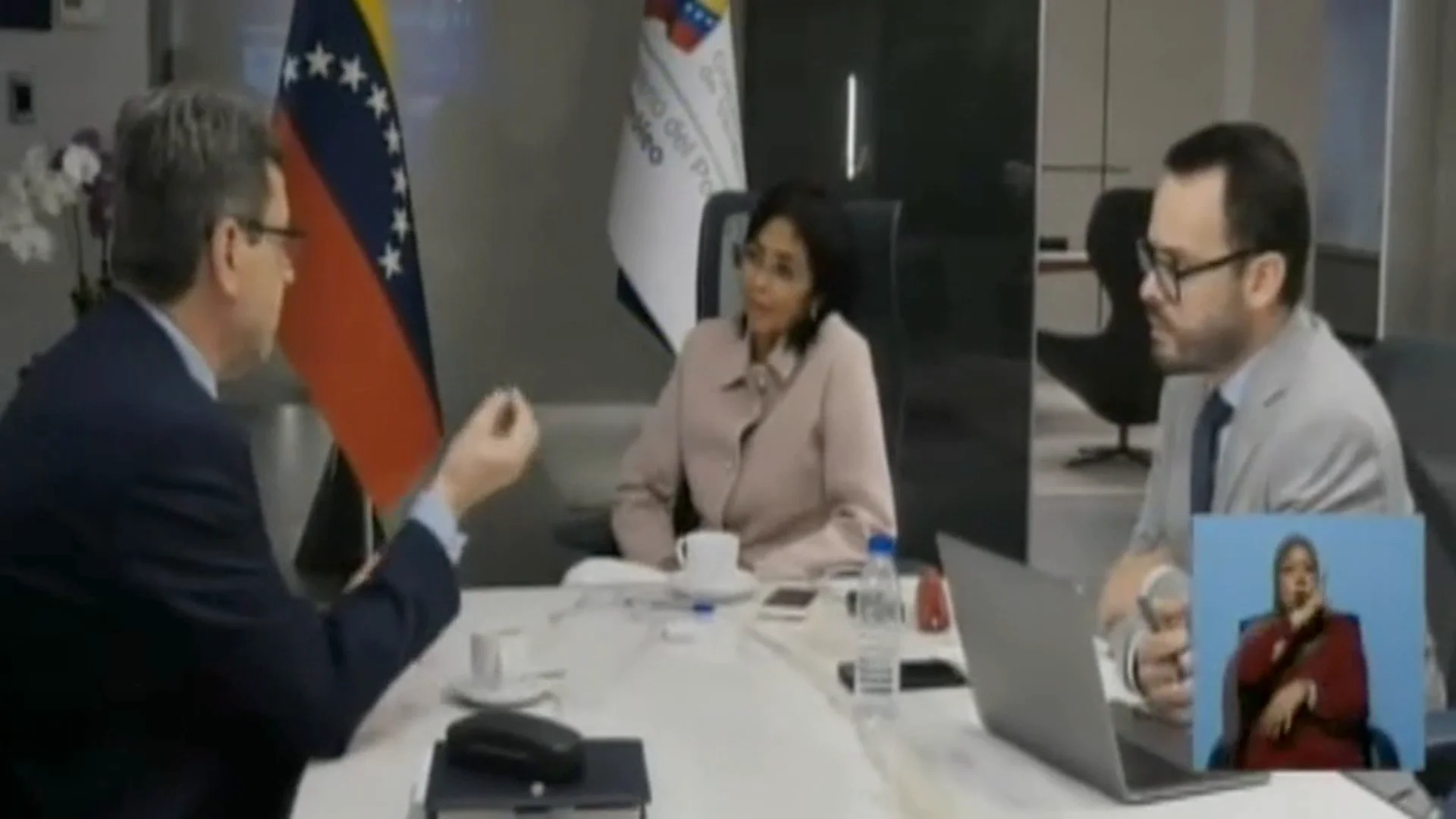Delcy Rodríguez y el director de la unidad de negocio de Repsol en Venezuela Delcy Rodríguez y el director de la unidad de negocio de Repsol en Venezuela
