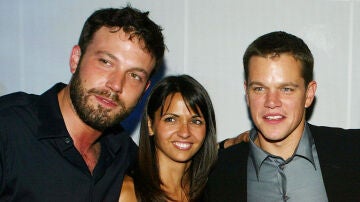 Ben Affleck, Luciana Barroso y Matt Damon en 2004