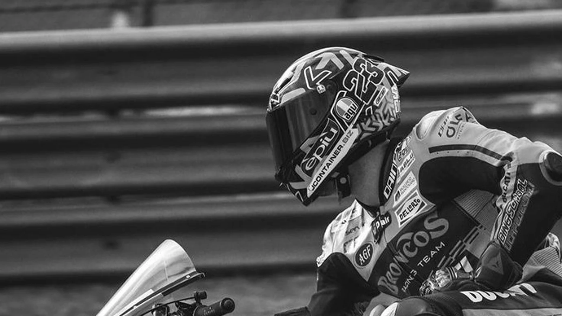 El piloto Luca Salvadori en una competición El piloto Luca Salvadori en una competición