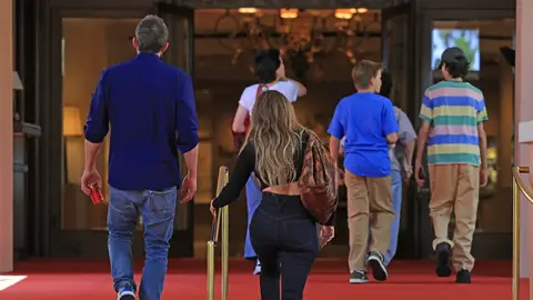 Ben Affleck y Jennifer Lopez junto a sus hijos Ben Affleck y Jennifer Lopez junto a sus hijos