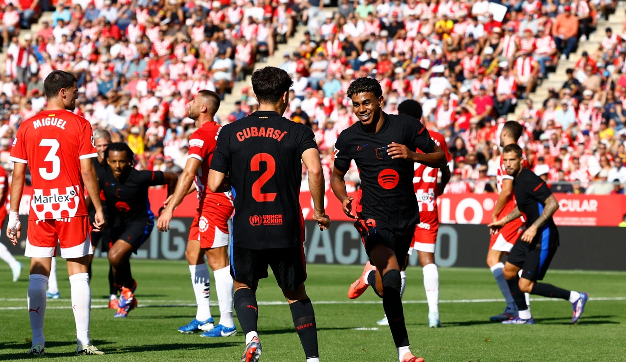 Lamine Yamal celebraa su segundo gol ante el Girona