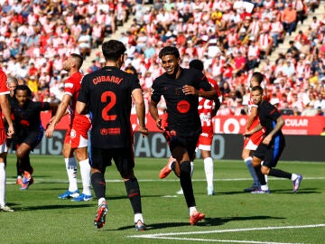 Lamine Yamal celebraa su segundo gol ante el Girona