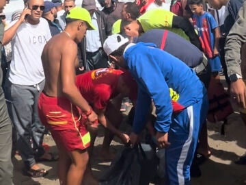 Imagen de la playa en el momento en que han hallado el cadáver