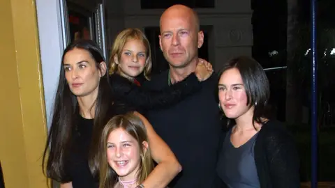 Demi Moore y Bruce Willis con sus hijas Demi Moore y Bruce Willis con sus hijas
