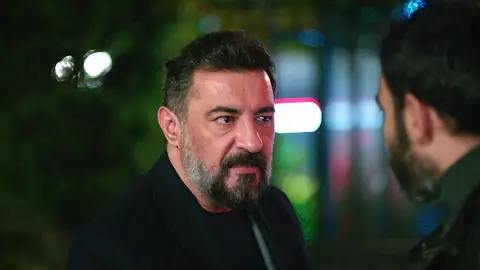 El plan de Akif para desenmascarar de una vez por todas a Gokhan: "¡Voy a sacar todos sus trapos sucios!" El plan de Akif para desenmascarar de una vez por todas a Gokhan: "¡Voy a sacar todos sus trapos sucios!"