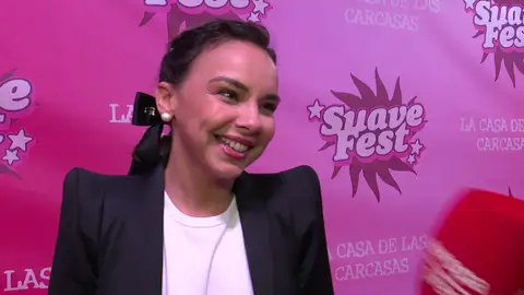 Chenoa haciendo declaraciones a la prensa Chenoa haciendo declaraciones a la prensa