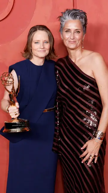 Jodie Foster y Alexandra Hedison en los Emmy 2024 Jodie Foster y Alexandra Hedison en los Emmy 2024